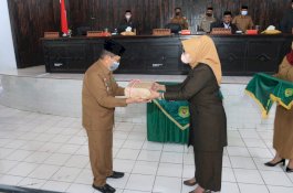 Wali Kota Palopo Serahkan LPj APBD Tahun Anggaran 2020 ke DPRD