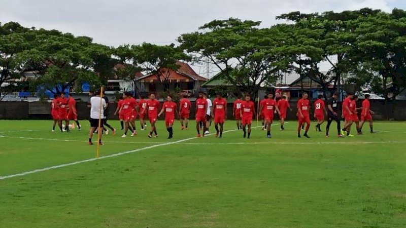Skuat PSM Makassar saat menjalani latihan di Lapangan Bosowa Sport Center. (Foto: Usman Pala/Rakyatku.com)