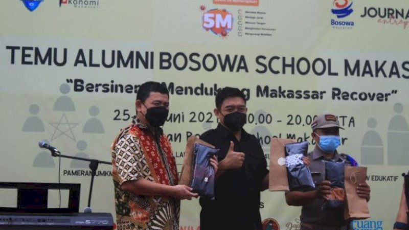 Pembukaan temu alumni dan pameran UMKM dan properti di Lapangan Bosowa School Makassar, Jumat (25/6/2021).