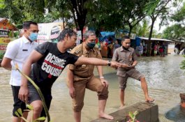 Tinjau Langsung Lokasi Banjir, Bupati Wajo Siapkan Solusi dan Perbaikan Drainase