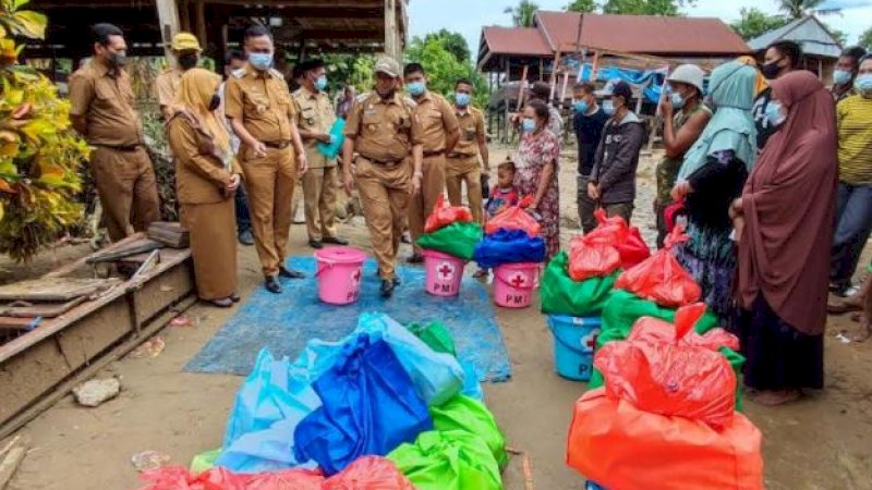 Penyerahan bantuan dilakukan secara simbolis dan dipusatkan di Desa Inalipue, Selasa (29/6/2021).