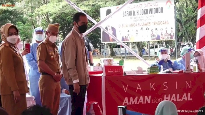 "Banyak Sekali, Silakan Diteruskan," Respons Jokowi saat Dapat Laporan Realisasi Vaksinasi di Sultra