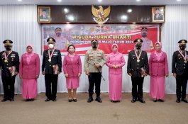 Kapolres Pimpin Upacara Wisuda Purna Bakti 4 Personel Polres Wajo