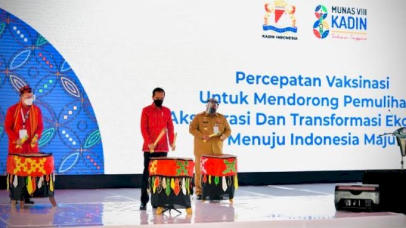 Presiden RI, Joko Widodo (Jokowi), pada pembukaan Musyawarah Nasional (Munas) VIII Kamar Dagang dan Industri (Kadin) Tahun 2021 yang digelar di halaman Masjid Al-Alam, Kota Kendari, Provinsi Sulawesi Tenggara, Rabu (30/6/2021). 