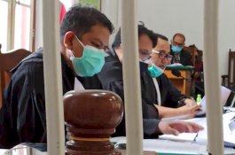 Cari Perhatian, Agung Sucipto Serahkan Uang 150 Ribu Dolar Singapura Ke Nurdin Abdullah