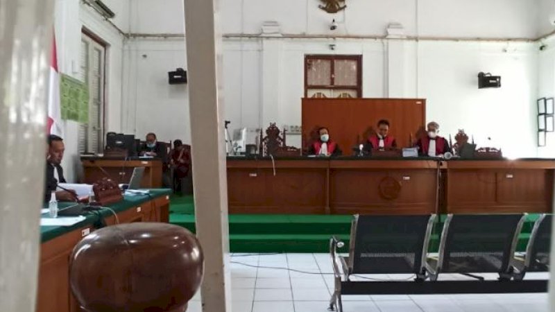 Persidangan dengan agenda pemeriksaan terdakwa di Pengadilan Negeri (PN) Makassar, Kamis (1/7/2021).