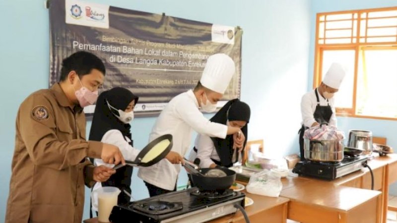 Poltekpar Makassar Latih Warga Enrekang Olah Pangan Lokal Jadi Kuliner yang Menjual