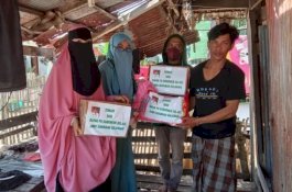 Hidup di Atas Tanah Orang Lain, Nelayan Ini Senang Terima Bantuan Plt Gubernur Sulsel