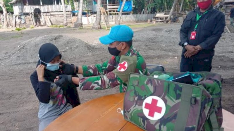 Layanan kesehatan TMMD di Kampung Tola, Kelurahan Bontobangun, Kecamatan Bontoharu.