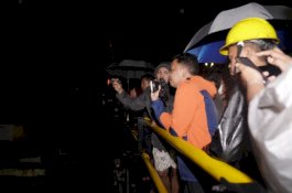 Bupati Bantaeng Begadang Keliling Kunjungi Warga Korban Banjir