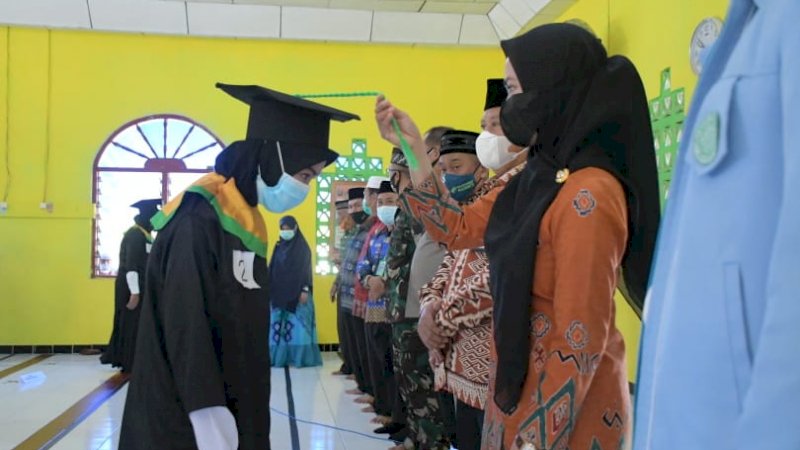 Wisuda Santri TPA di Luwu Utara Terapkan Protokol Kesehatan Ketat