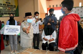 Wali Kota Palopo Saksikan Penyerahan Dana Zakat