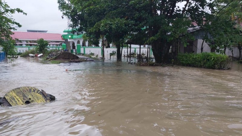 Kondisi banjir di wilayah Kabupaten Sinjai, Sulawesi Selatan, Kamis (8/7). Foto: IST