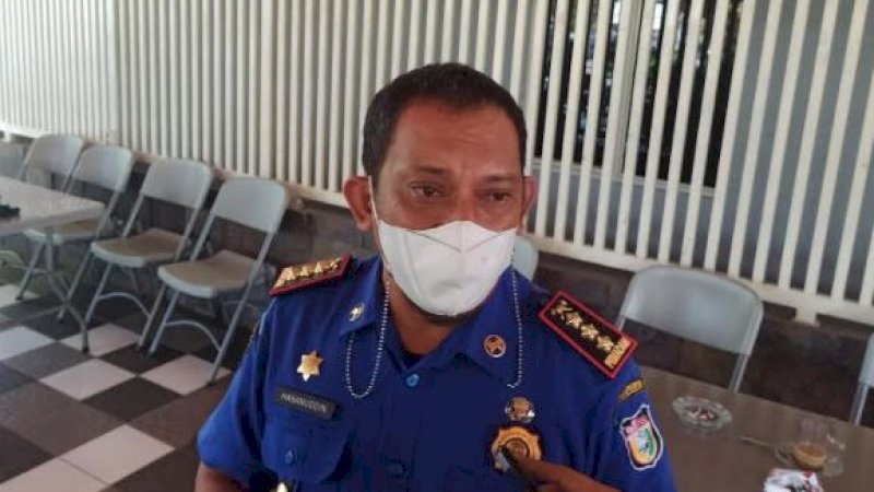 Plt Kepala Dinas Pemadam Kebakaran Kota Makassar, Hasanuddin. (Foto: Usman Pala/ Rakyatku.com)