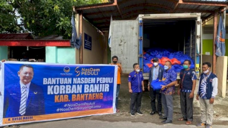 RMS Perintahkan Drop Bantuan Korban Banjir, Dua Legislator Sulsel Antar Logistik