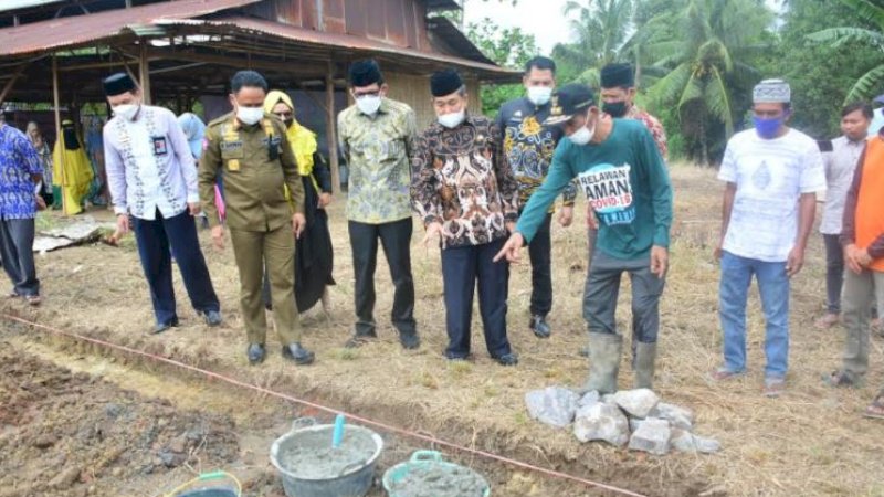 Bupati Sidrap Lakukan Peletakan Batu Pertama Pembangunan Masjid dan Pesantren di Desa Mario