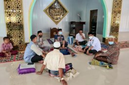 Safari Jumat di Masjid Raodatul Jannah Tuwung, Bupati Barru Ketemu Sahabat Lama