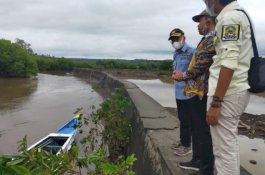 Hujan dan Tanggul Jebol Penyebab Banjir, Warga Jeneponto Kekurangan Air Bersih