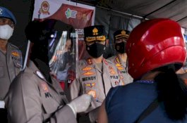 Vaksinasi Drive Thru, Terobosan Polda Sulsel Berikan Layanan Vaksin