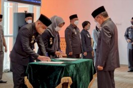 Taufan Pawe Lantik Pejabat Lingkup RS Regional Hasri Ainun Habibie