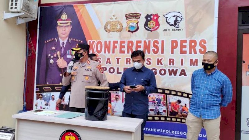 Kapolres Gowa, AKBP Tri Goffaruddin saat memberikan keterangan pers di Mako Polres Gowa, Kamis sore (15/7/2021).