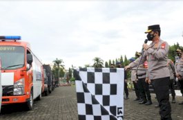 Polda Sulsel Bagikan 10.000 Paket Bansos untuk Masyarakat Terdampak PPKM Mikro