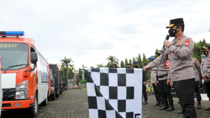 Paket bansos PPKM ini secara simbolis dilepas oleh Kepala Kepolisian Daerah Sulsel, Inspektur Jenderal Polisi Merdisyam, Sabtu (17/7/2021).