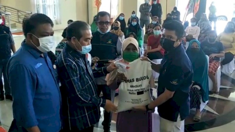 Bupati Sidrap Launching Penyaluran Beras PPKM