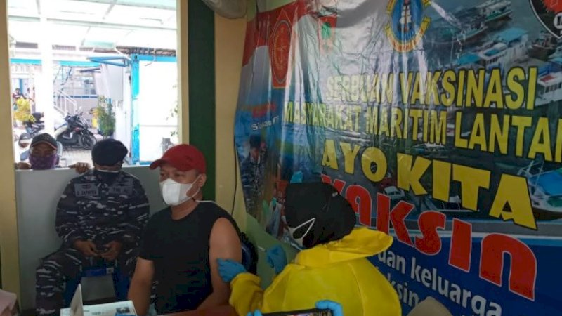 Tak Kenal Lelah dan Libur, Lantamal VI Kembali Gelar Serbuan Vaksin di PP New Port Makassar