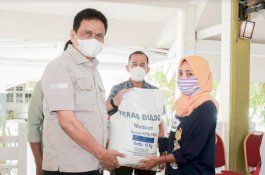 Bantuan Beras PPKM Darurat di Barru Mulai Disalurkan ke Warga