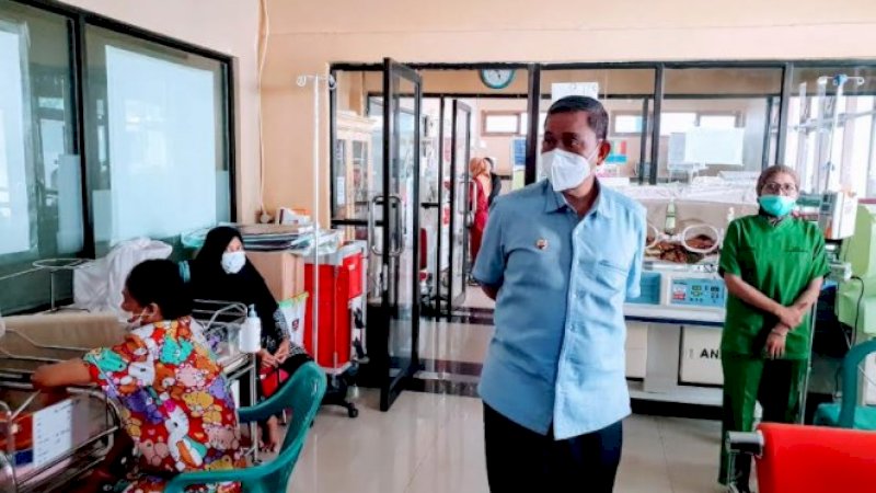 Viral Video Ibu Menunggu di Emperan RS Pasca Melahirkan, Bupati Wajo Minta Difasilitasi Ruangan Khusus