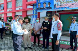 Disaksikan Kadis Kominfo Palopo, Dewan Adat Luwu Salurkan Hewan Kurban ke Lapas