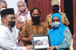 Sopir Angkot Dapat Bantuan Rumah Layak Huni dari AMCF, Diresmikan Wali Kota Makassar