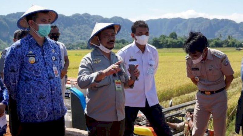 Menteri Pertanian, Syahrul Yasin Limpo saat berada di Kabupaten Pangkep, Senin (19/7/2021).