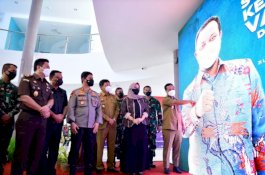 Plt Gubernur Sulsel Launching Program Sulsel Kebut Vaksinasi dan Telemedicine 'Hallo Dokter'