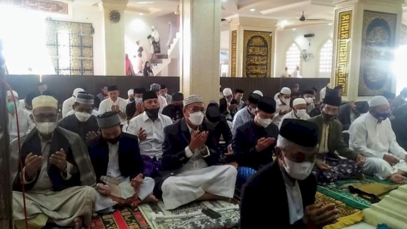 Ketua DPRD Wajo Salat Iduladha di Kecamatan Pitumpanua Wajo