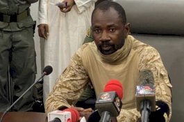 Presiden Interim Mali Diserang Pria Bersenjata di Masjid saat Salat Iduladha