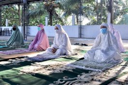 Bupati Luwu Utara Salat Iduladha di Kediamannya dengan Jemaah Terbatas