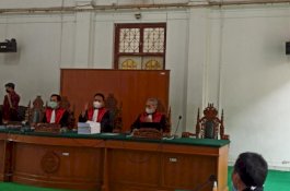 Berurai Air Mata dalam Sidang, Agung Sucipto Mohon Maaf Pernah Melukai Hati Istrinya