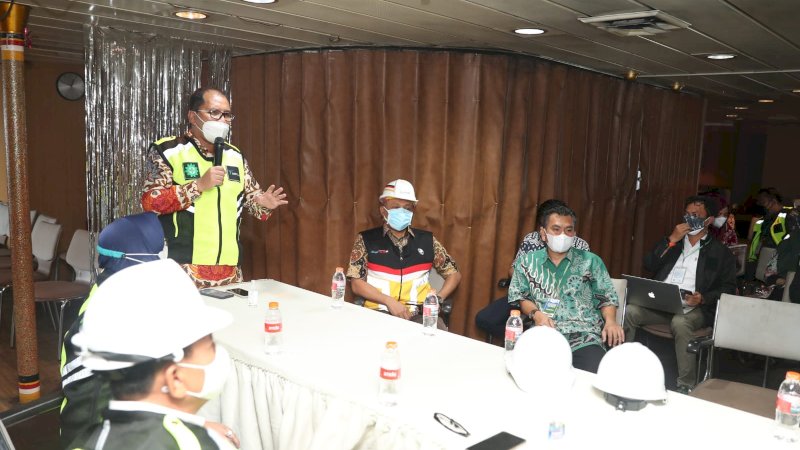 Wali Kota Makassar, Moh. Ramdhan ‘Danny’ Pomanto membentuk tim motivator di tempat Isolasi Apung KM Umsini, (22/7/2021).
