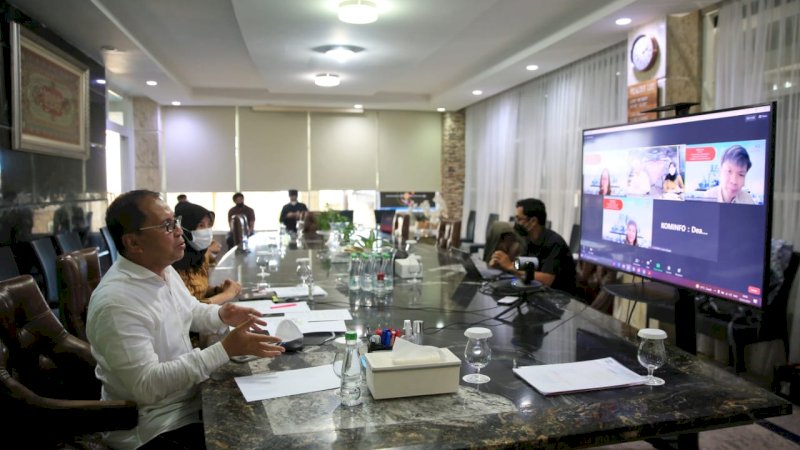 Wali kota Makassar Moh. Ramdhan "Danny" Pomanto bersama manajemen SCE menggelar pertemuan secara virtual, di kediamannya jl Amirullah, Jumat, (23/7).