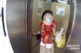 Cegah Kurir yang Sedang Buru-Buru untuk Masuk Lift, Tindakan Tante Ini Picu Kemarahan Warganet