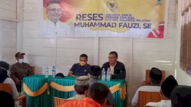 Anggota DPR RI, Muhammad Fauzi, mengunjungi Kecamatan Rongkong, Kabupaten Luwu Utara, Sulawesi Selatan, Sabtu (24/7/2021). 