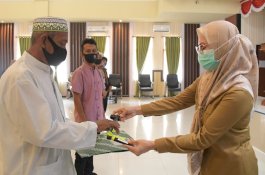 Serahkan Bantuan Alsintan, Bupati Luwu Utara  Harap Sektor Pertanian Tidak Terganggu di Masa Pandemi