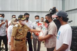 Bupati Iksan Lepas Tiga Truk, Beras PPKM Sasar 35 Ribu Jiwa di Jeneponto
