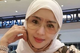 Diajak Begituan Aktor Ternama, Kia Florita Menangis Mengaku Perawan