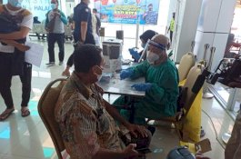 Pelabuhan Makassar Berlakukan Wajib Vaksin, Pelindo 4 Siapkan 3000 Paket Sembako untuk Peserta Vaksinasi