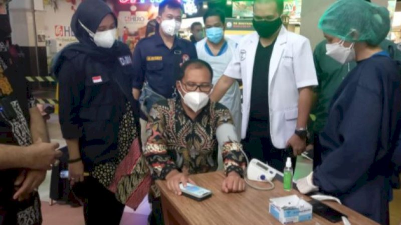 Wali Kota Makassar, Mohammad Ramdhan Pomanto, hadir dalam program 10.000 vaksinasi di Mal Ratu Indah (MaRI).