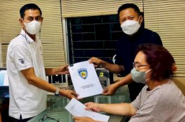 Pendaftar Pertama, RMS Ambil Formulir Calon Ketua IMI Sulsel