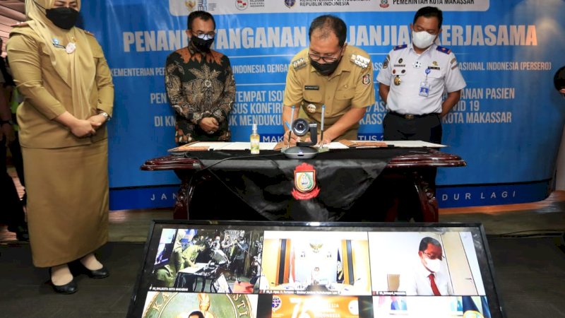 Penandatangan perjanjian kerjasama antara Kementrian Perhubungan RI dengan Pemerintah Kota Makassar dan PT Pelni Persero tentang penyelenggaraan tempat isolasi apung terpadu di KM Umsini, Senin (2/8/2021).